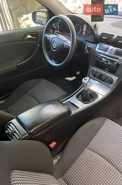 Купе Mercedes-Benz C-Class 2004 в 