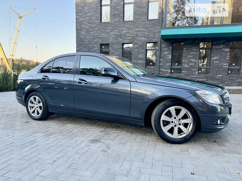 Седан Mercedes-Benz C-Class 2008 в Ровно