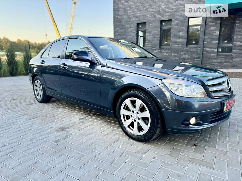 Седан Mercedes-Benz C-Class 2008 в Ровно