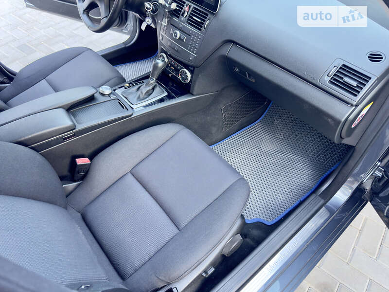 Седан Mercedes-Benz C-Class 2008 в Ровно