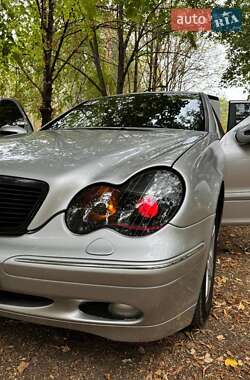 Седан Mercedes-Benz C-Class 2001 в 