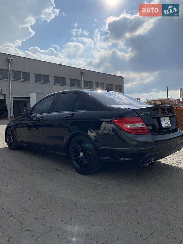 Седан Mercedes-Benz C-Class 2013 в Виннице
