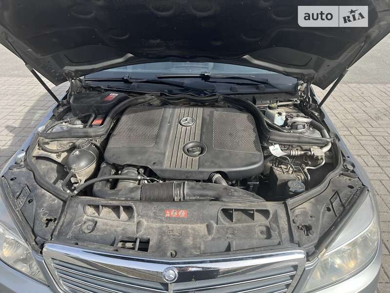 Универсал Mercedes-Benz C-Class 2010 в Киеве
