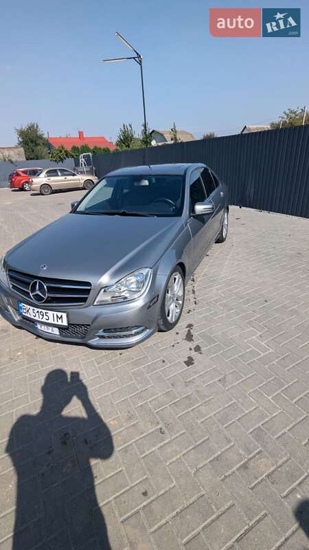 Седан Mercedes-Benz C-Class 2013 в Остроге