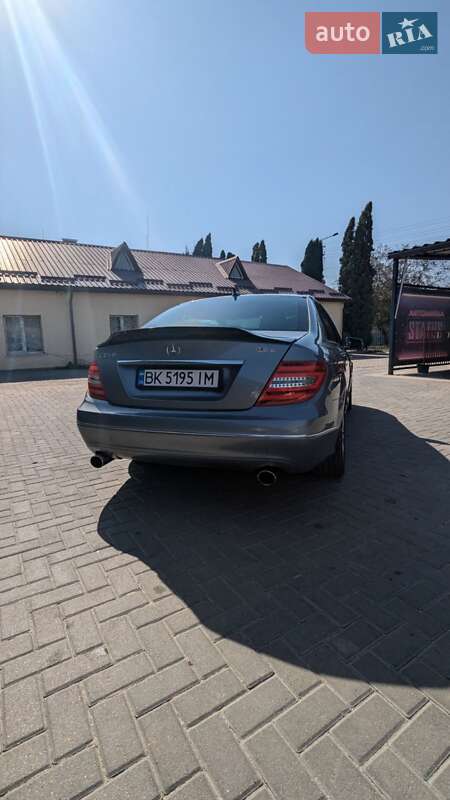 Седан Mercedes-Benz C-Class 2013 в Остроге