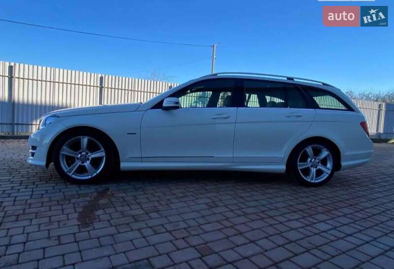 Універсал Mercedes-Benz C-Class 2011 в Гостомелі