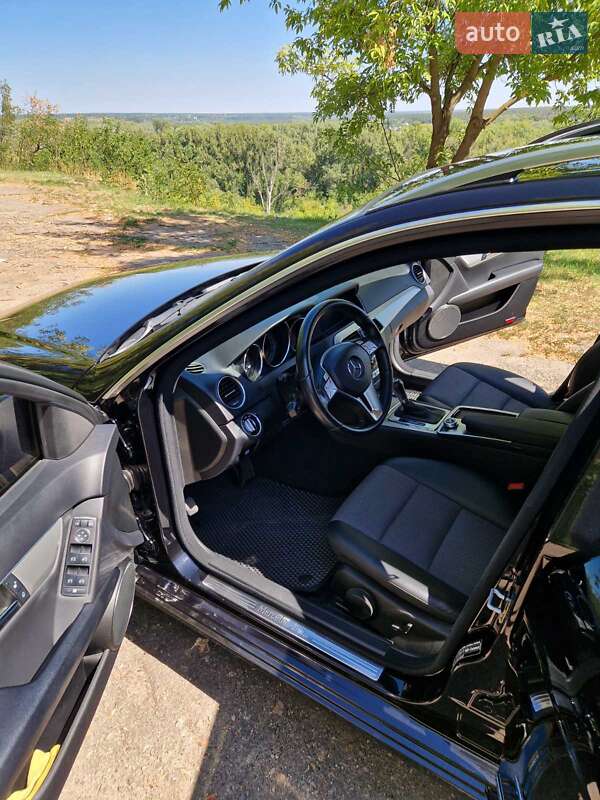 Універсал Mercedes-Benz C-Class 2011 в Чернівцях фото 12 Універсал Mercedes-Benz C-Class 2011 в Чернівцях