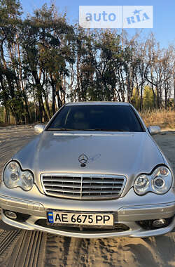 Седан Mercedes-Benz C-Class 2005 в Харкові