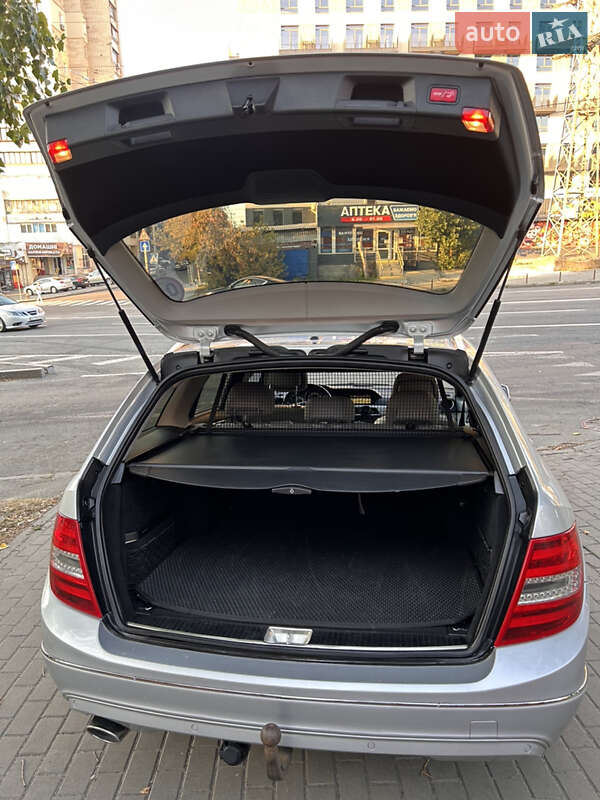 Універсал Mercedes-Benz C-Class 2011 в Києві