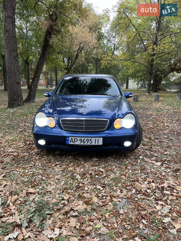 Седан Mercedes-Benz C-Class 2002 в Запоріжжі