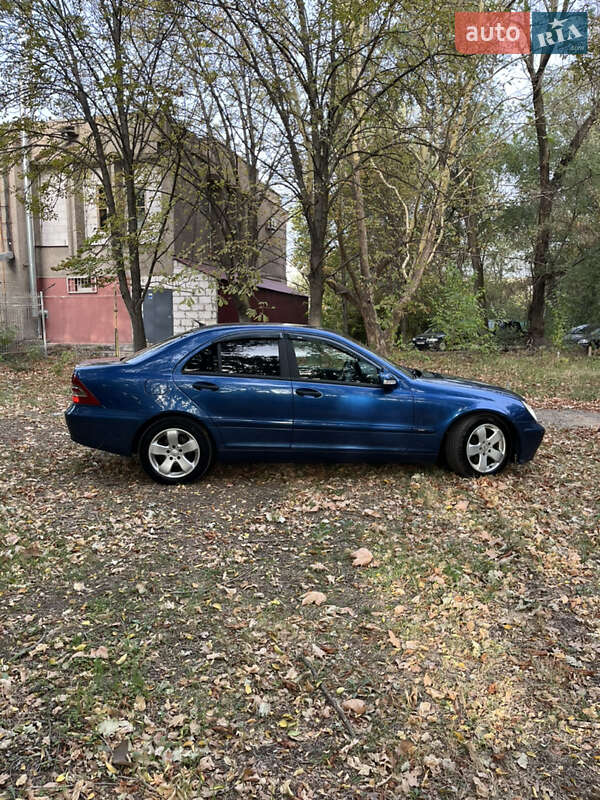 Седан Mercedes-Benz C-Class 2002 в Запоріжжі
