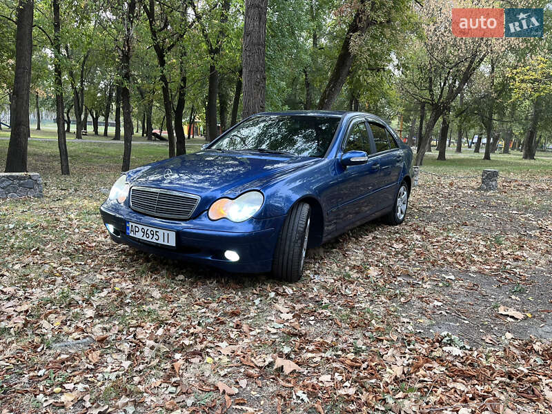 Седан Mercedes-Benz C-Class 2002 в Запоріжжі