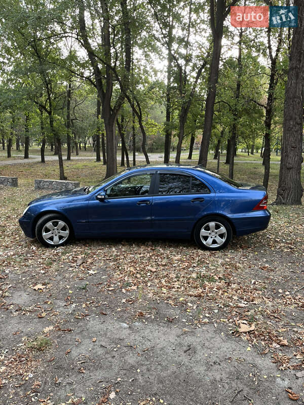 Седан Mercedes-Benz C-Class 2002 в Запоріжжі