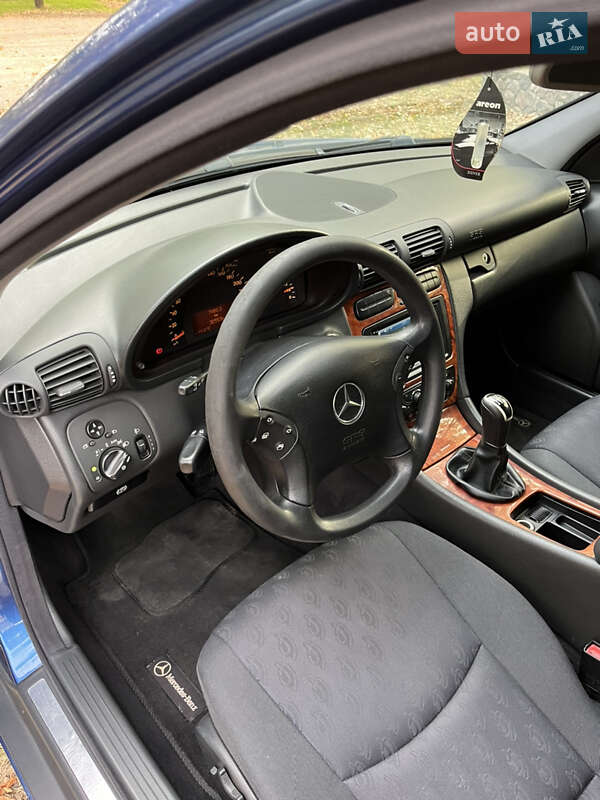 Седан Mercedes-Benz C-Class 2002 в Запоріжжі