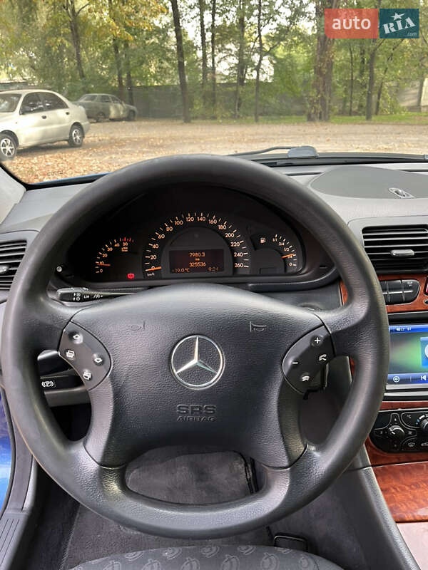 Седан Mercedes-Benz C-Class 2002 в Запоріжжі