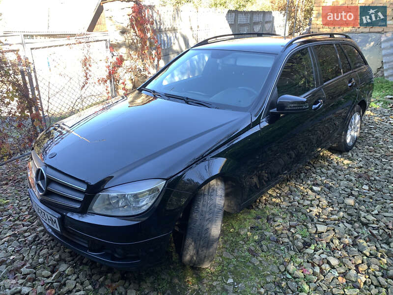 Універсал Mercedes-Benz C-Class 2010 в Долині