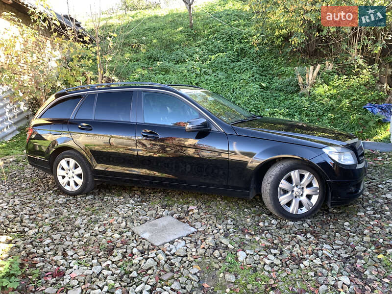 Універсал Mercedes-Benz C-Class 2010 в Долині