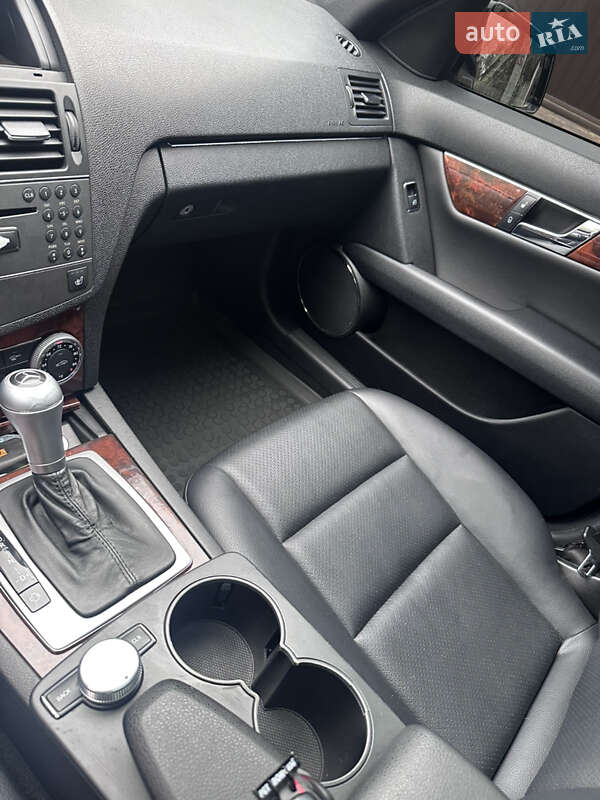 Седан Mercedes-Benz C-Class 2010 в Киеве