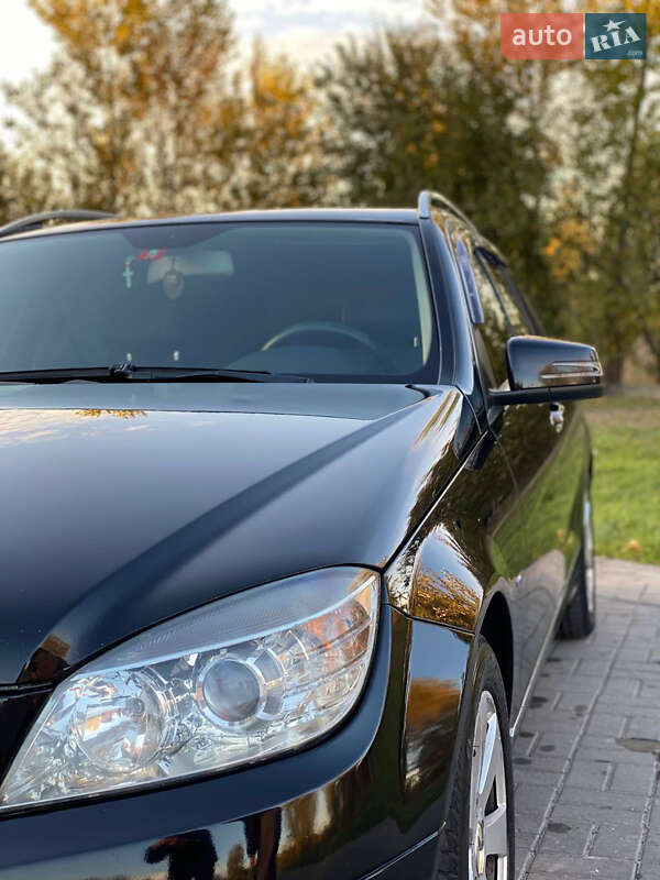 Універсал Mercedes-Benz C-Class 2011 в Нововолинську