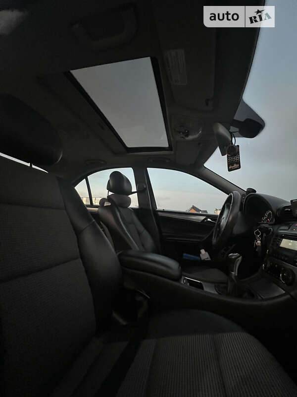 Седан Mercedes-Benz C-Class 2005 в Славуте