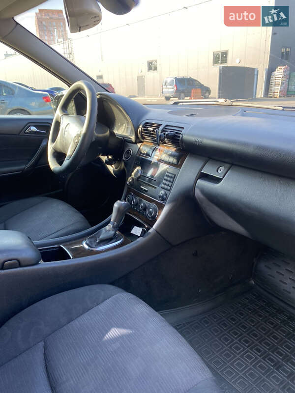 Седан Mercedes-Benz C-Class 2004 в Киеве