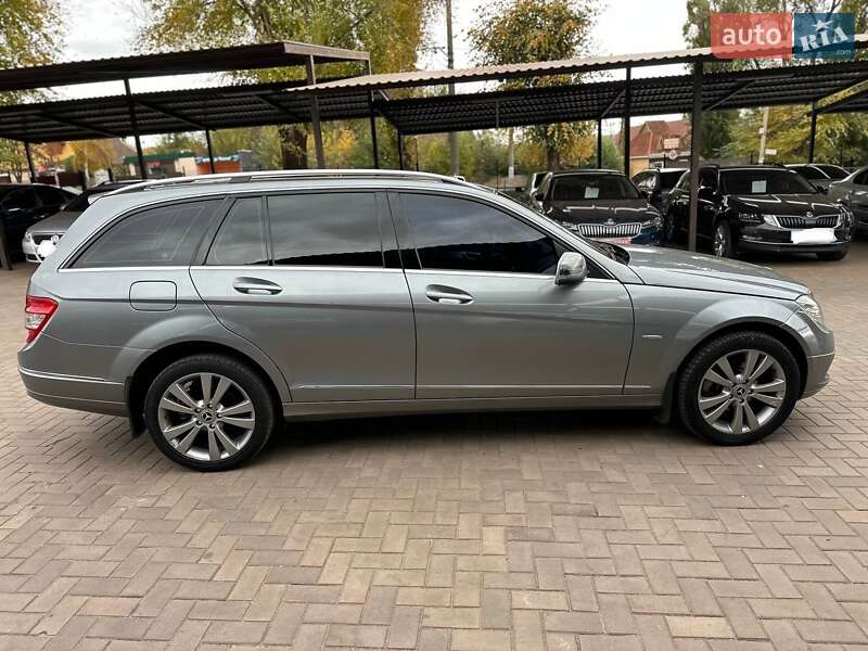 Универсал Mercedes-Benz C-Class 2010 в Кривом Роге