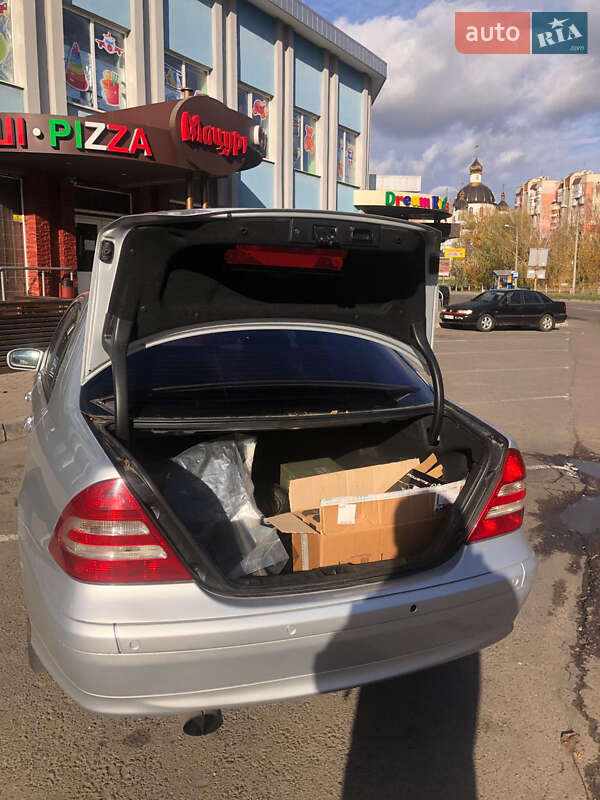 Седан Mercedes-Benz C-Class 2006 в Рівному