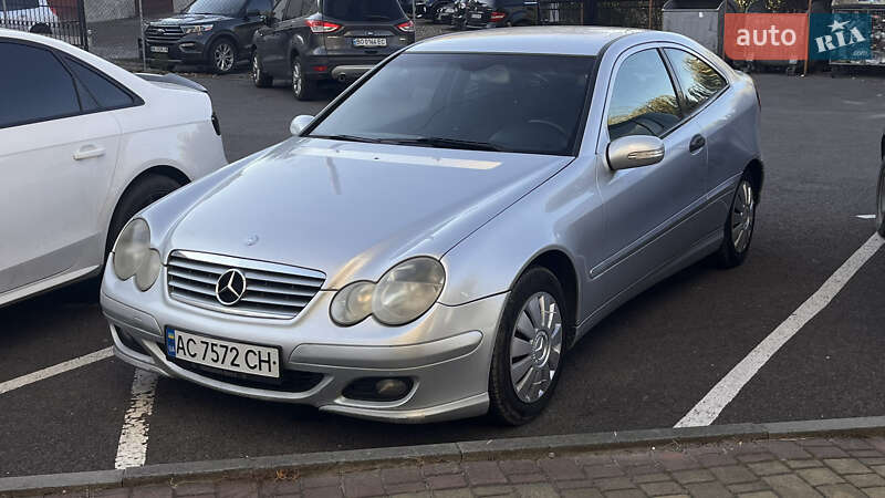 Купе Mercedes-Benz C-Class 2004 в 