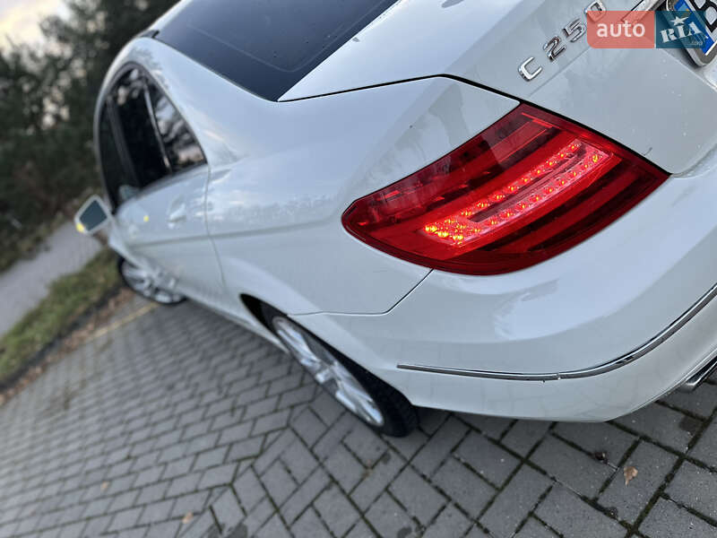 Седан Mercedes-Benz C-Class 2011 в Дрогобичі