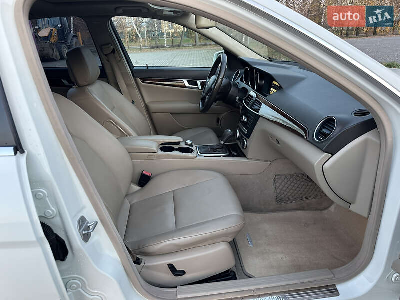 Седан Mercedes-Benz C-Class 2011 в Дрогобичі