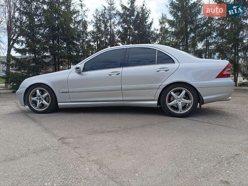 Седан Mercedes-Benz C-Class 2005 в Харькове