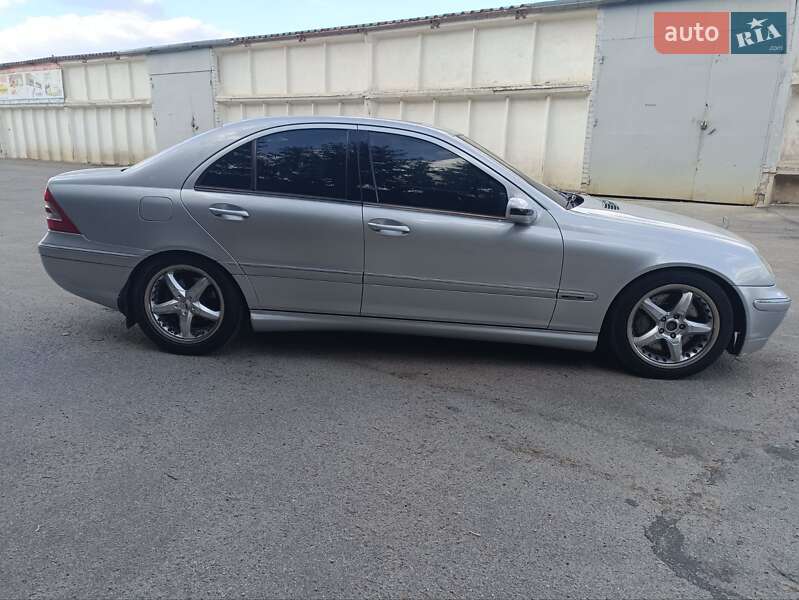 Седан Mercedes-Benz C-Class 2005 в Харькове