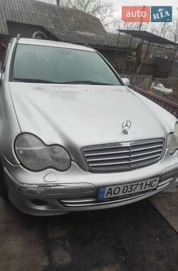 Універсал Mercedes-Benz C-Class 2002 в Кельменцях