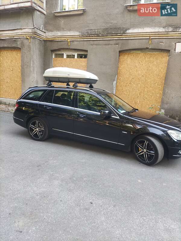 Універсал Mercedes-Benz C-Class 2010 в 