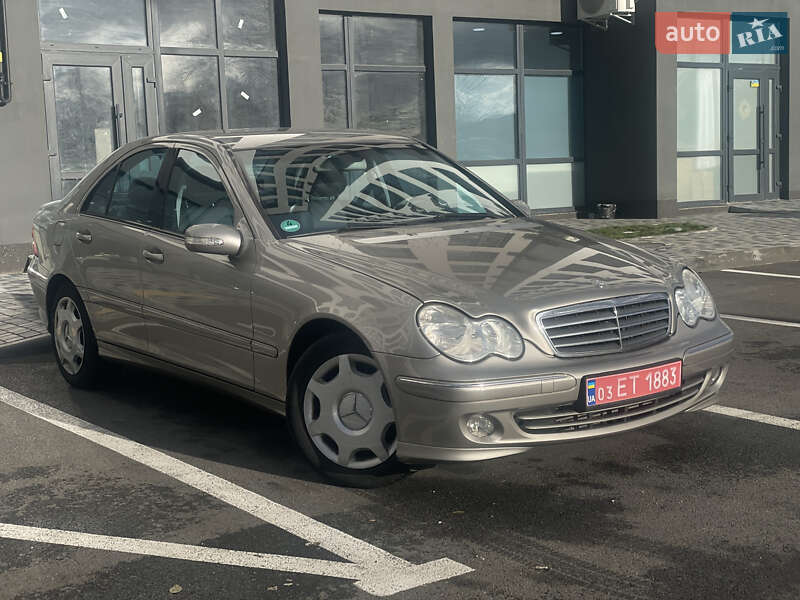 Седан Mercedes-Benz C-Class 2004 в Чернігові