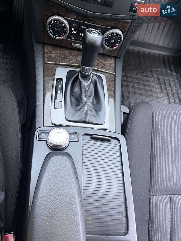 Універсал Mercedes-Benz C-Class 2011 в Києві