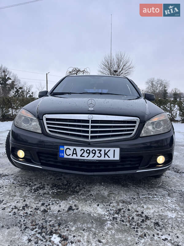Універсал Mercedes-Benz C-Class 2011 в Києві