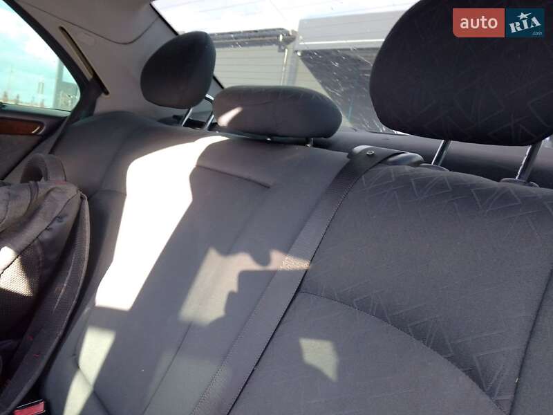 Седан Mercedes-Benz C-Class 2001 в Львове