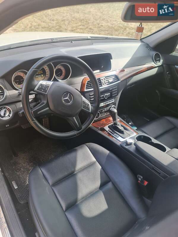 Седан Mercedes-Benz C-Class 2012 в Харкові