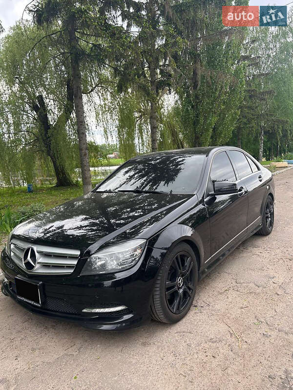 Седан Mercedes-Benz C-Class 2011 в Житомирі