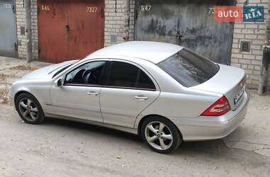 Седан Mercedes-Benz C-Class 2002 в Дніпрі