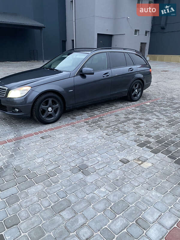 Універсал Mercedes-Benz C-Class 2010 в Івано-Франківську