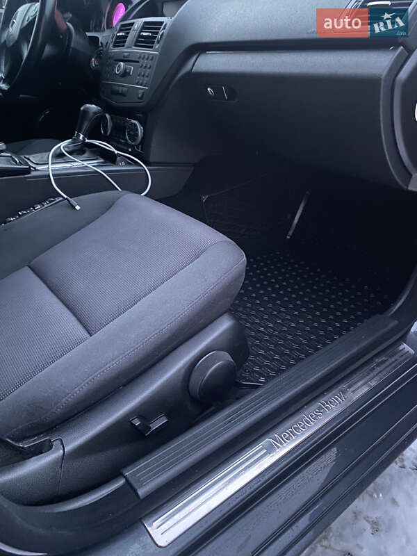 Універсал Mercedes-Benz C-Class 2010 в Івано-Франківську