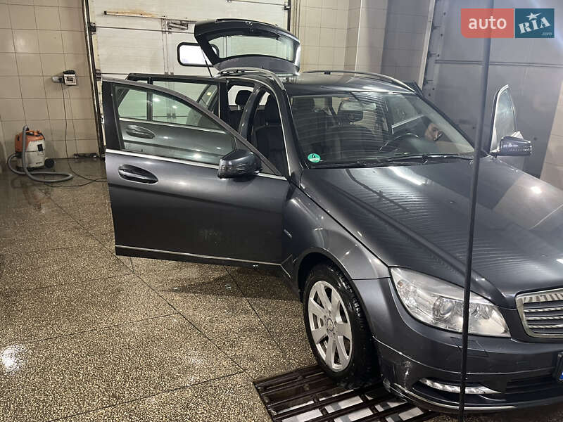 Универсал Mercedes-Benz C-Class 2010 в Гайвороне