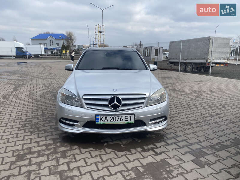 Седан Mercedes-Benz C-Class 2010 в Нововолынске