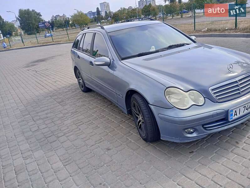 Універсал Mercedes-Benz C-Class 2004 в Вишгороді