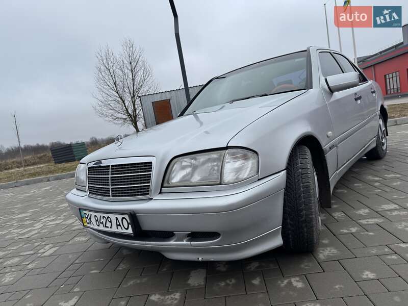 Седан Mercedes-Benz C-Class 2000 в Ровно