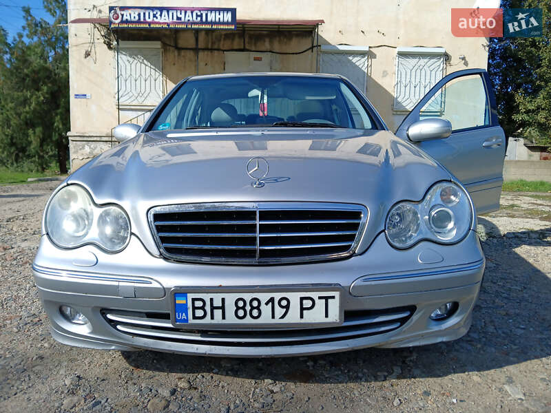 Седан Mercedes-Benz C-Class 2005 в 