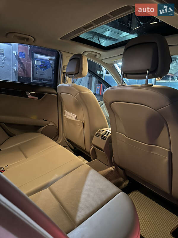 Седан Mercedes-Benz C-Class 2013 в Львові