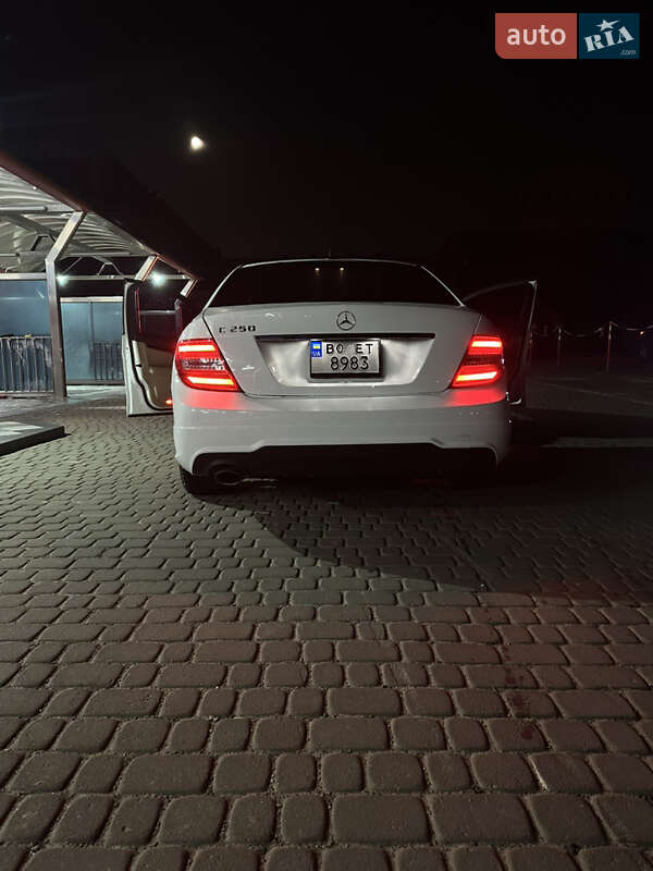 Седан Mercedes-Benz C-Class 2013 в Львові